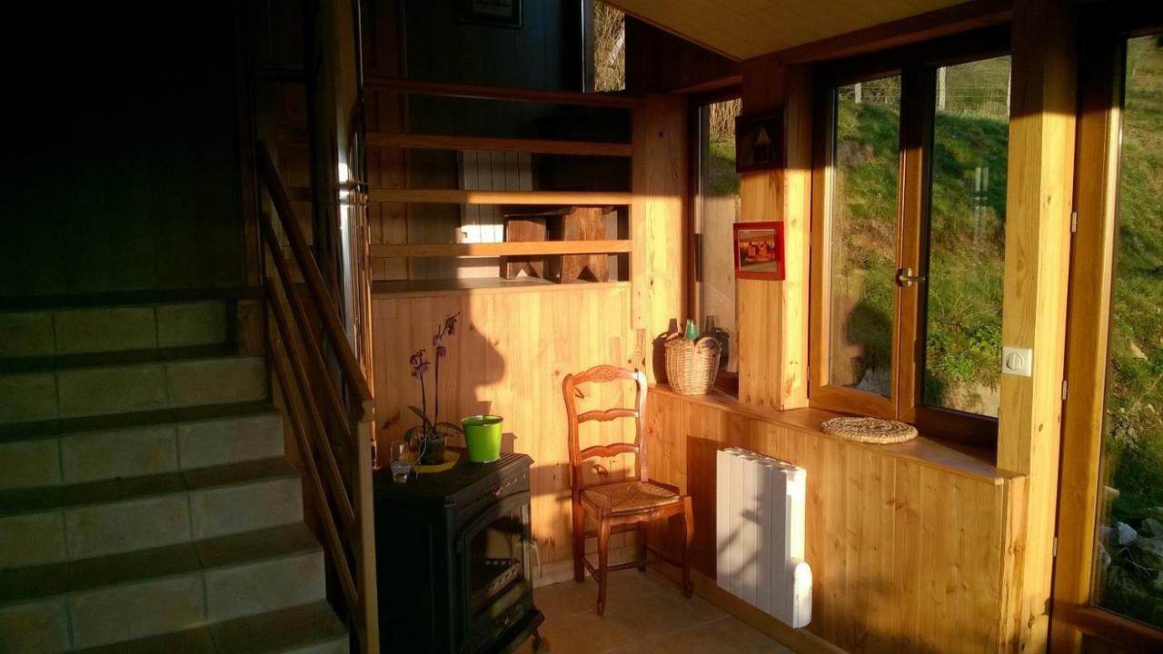 Gite " Oree Des Bois" Vertolaye Exterior foto